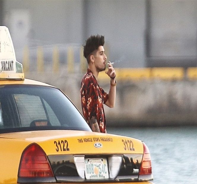 — Timp. Un râset de-a dreptul amuzat îi scapă chiar după eliberarea unui sunet printre buzele - 01 Resisting a rough temptation