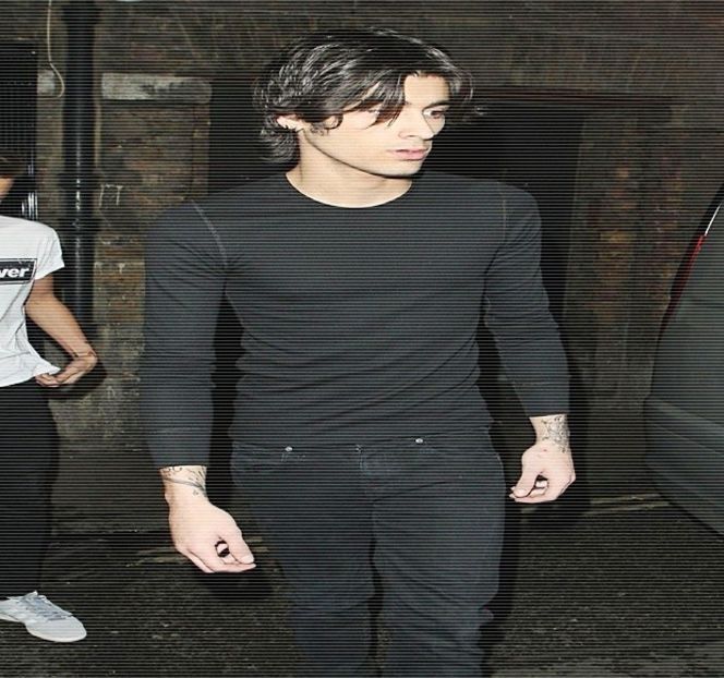 — Înalţă, la fel întâmplându-se şi în cazul braţelor, iar în următorul moment începe să se - 01 Resisting a rough temptation