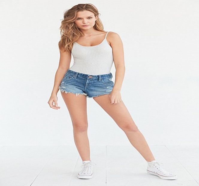 — Un sunet asemenea unui oftat îi părăseşte buzele în clipa în care Zayn îi reaminteşte - 01 Resisting a rough temptation