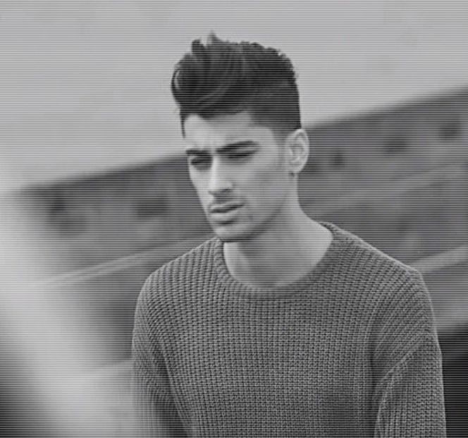 — Buzele i se lipesc între ele doar pentru a-şi suprima astfel apariţia unui odată cu repetarea - 01 Resisting a rough temptation