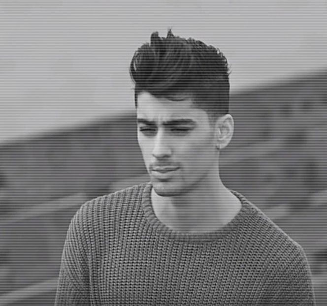 — Secunde căpşuna dintre degetele ei, simţind ulterior nevoia unui comentariu: “Sper că - 01 Resisting a rough temptation