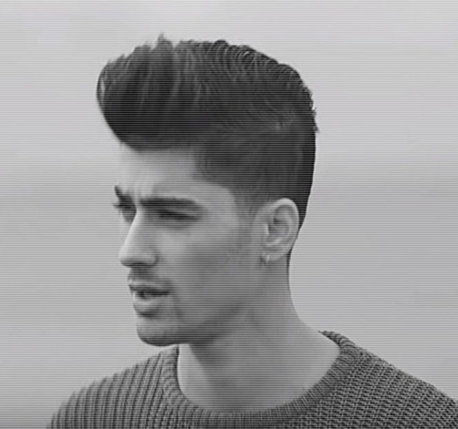 — În partea barului opusă lor. “Ei bine, ce zici dacă mergi să-i iei comanda individului?” - 01 Resisting a rough temptation