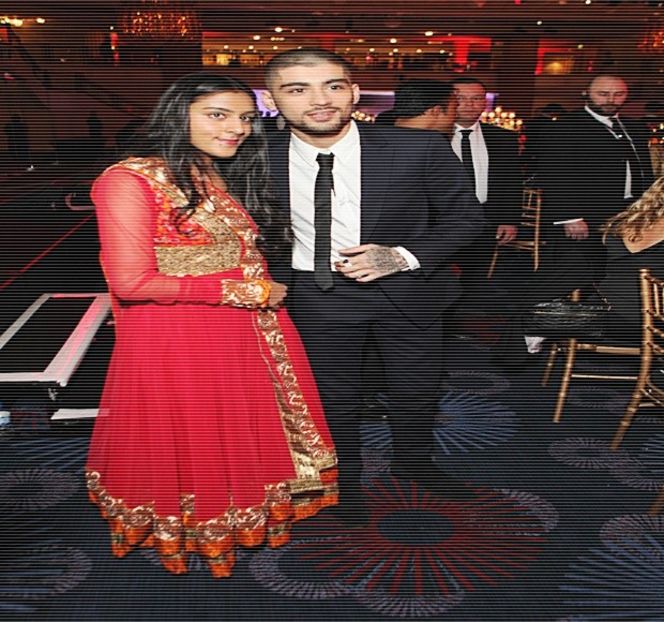 — În cele din urmă, pentru a participa la pregătirea băuturii, îşi rezervă câteva clipe pentru - 01 Resisting a rough temptation