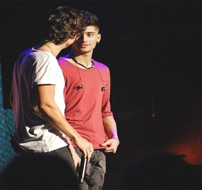 — Urât. Pari pe cale să-mi furi jobul nu altceva.” În ciuda faptului că, din nou, produsese o - 01 Resisting a rough temptation