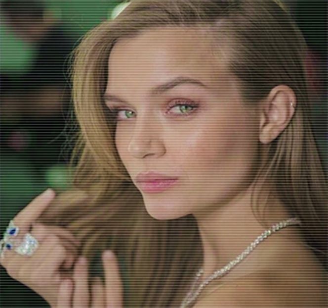 — Asupra raftului, plin cu prisosinţă de numeroase băuturi. Mai mult decât atât, se înalţă - 01 Resisting a rough temptation