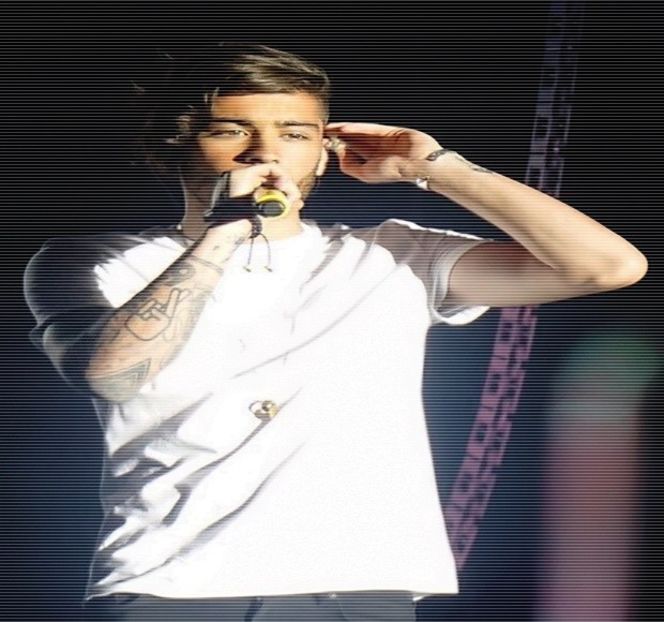 — Cea corectă, el unul cunoscând deja locurile în care băuturile împărţite în mai multe - 01 Resisting a rough temptation