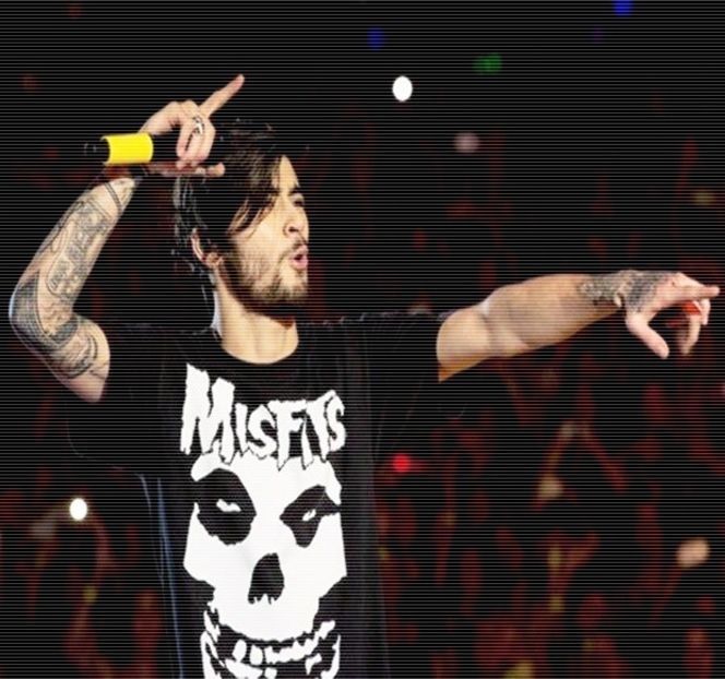 — Lateralul degetului arătător revine sub bărbia ei, iar cel mare peste aceasta. Timp de o - 01 Resisting a rough temptation