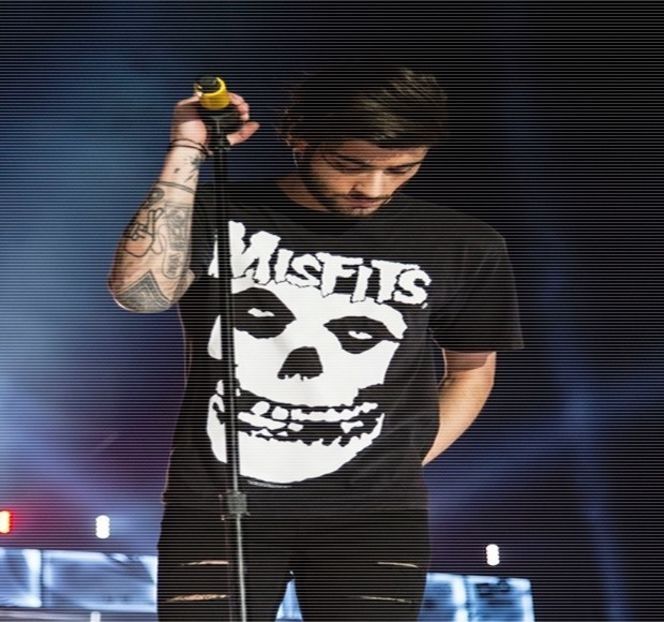 — Atinge pe ale lui Josephine. Comportându-se întocmai dorinței sale, sfârșește prin a-și - 01 Resisting a rough temptation