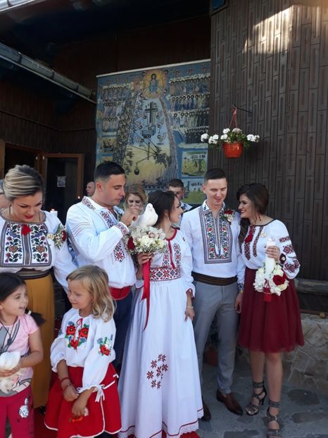  - Sectiunea 1C-Porumbei albi pentru evenimente