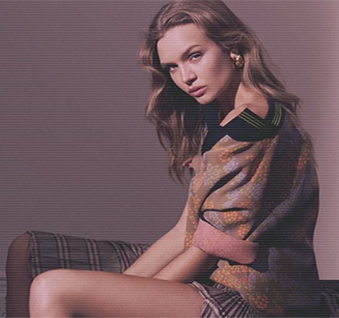 —  „Zayn.” Brusc, îi accentuează numele cu un oarecare iz mai ridicat decât de obicei al glasului, - 01 Resisting a rough temptation