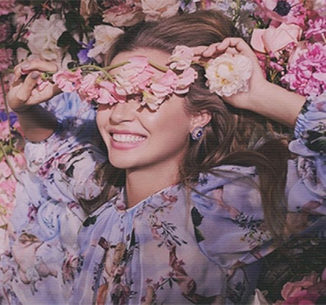 — Îi îndepărtează aşadar palmele de pe suprafaţa ce ajunsese goală a corpului său, gestul succesiv - 01 Resisting a rough temptation