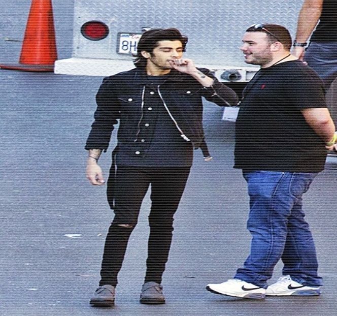 — Ruperea bruscă a sărutului, la inițiativa lui Josephine, are ca și consecință îndepărtarea - 01 Resisting a rough temptation