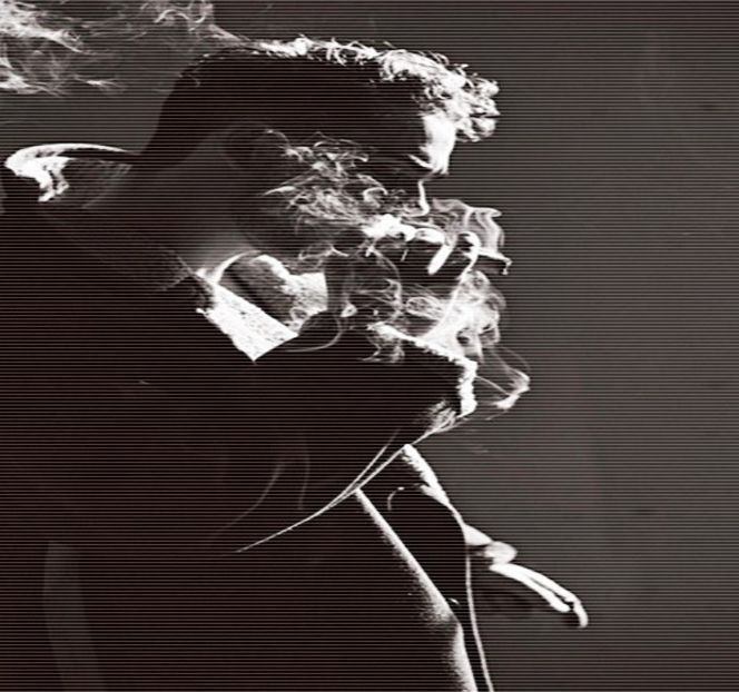 — Nevoit a-şi drege glasul, acţiune în urma căreia reuşeşte a-i distrage concentrarea brunetului, - 02 Tender nights underneath us