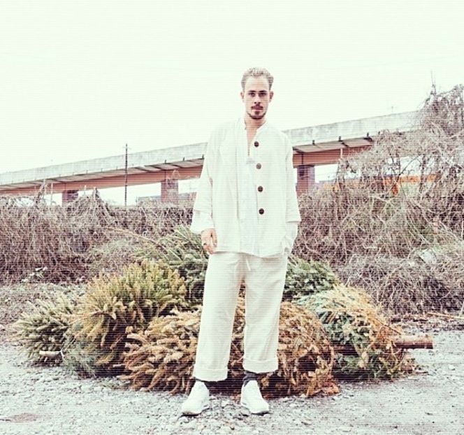 — Altă idee, nu ajunge să o finalizeze, căci afirmaţia acestuia ajunge să-i străpungă orice teorie, - 02 Tender nights underneath us