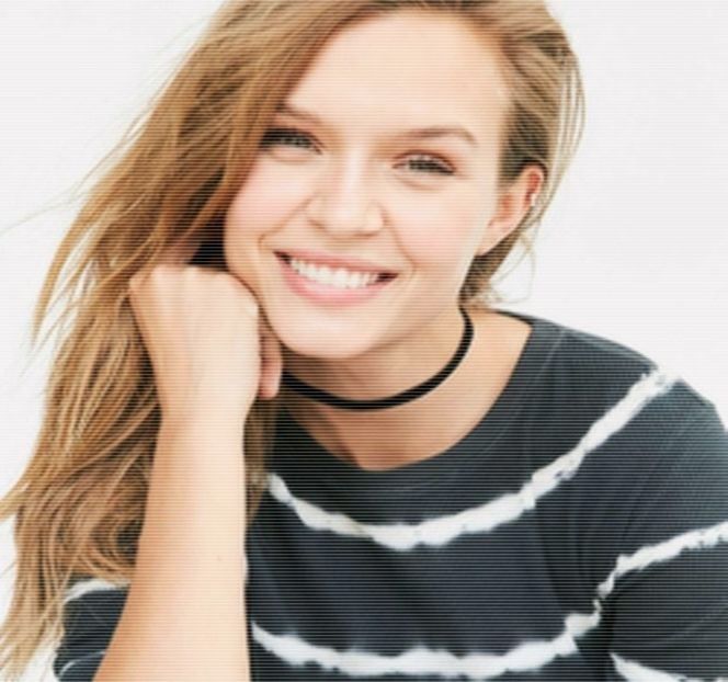 — Mai scăzută, moment în care recurge la un alt gest, și anume poziționarea ambelor - 02 Tender nights underneath us