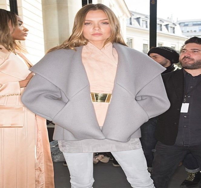 —  Oferi timp, aşa cum şi eu ţi-am oferit ţie şi îţi promit că voi lua o decizie. În momentul ăsta - 02 Tender nights underneath us