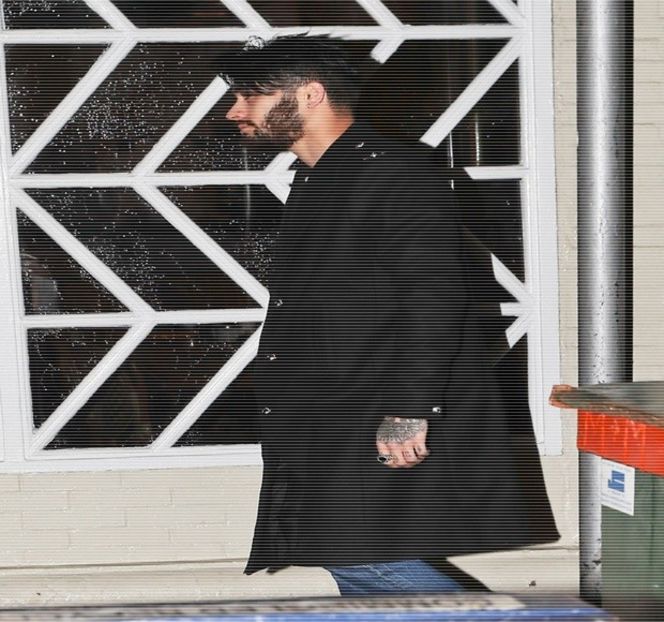 — O mică distanţare se produce între chipurile lor de îndată ce Josephine îşi anunţă gândurile, - 02 Tender nights underneath us