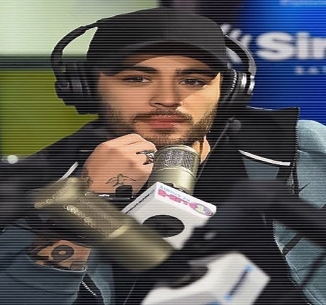 — În schimb, conversaţiile dintre el şi blondul cu care acceptase să-şi împartă apartamentul - 02 Tender nights underneath us