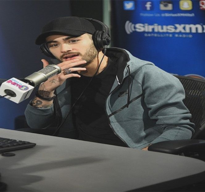 — Până ce capul şi-l rezemă de acesta. “Nu ştiam pe cine să întreb, dar.. am aflat recent - 02 Tender nights underneath us