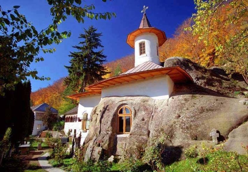 biserica in piatra - Muzeul Satului