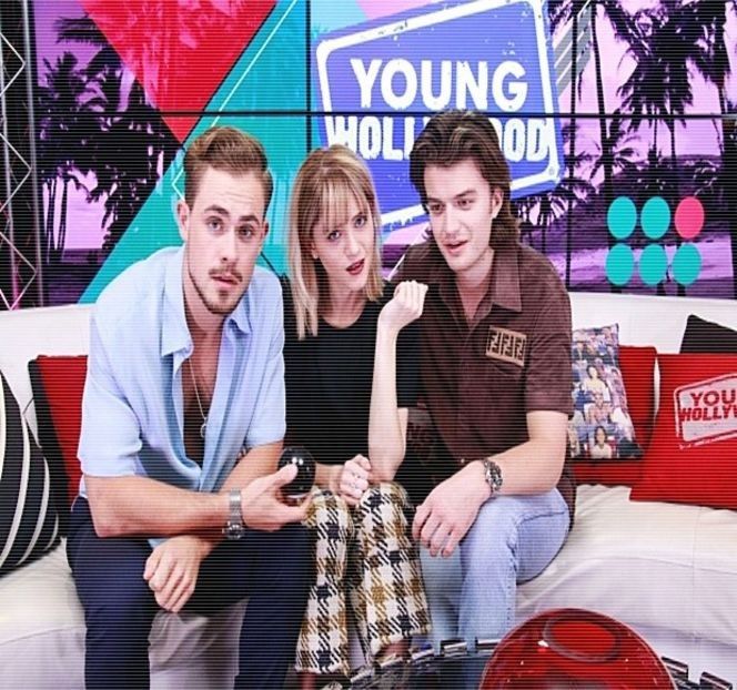 — Sale, Josephine, carte pe care o citise şi asupra căreia se amuzaze împreună cu aceasta - 02 Tender nights underneath us