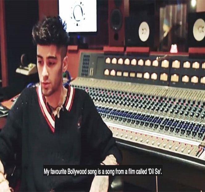 — Secunde apoi, îşi depărtează spatele de suprafaţa fotoliului doar pentru a se apleca spre - 02 Tender nights underneath us