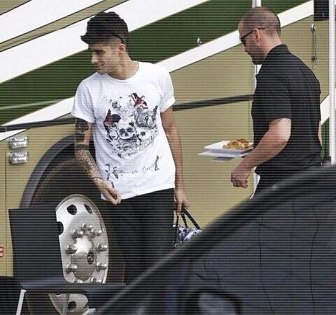 — De îndată ce prima atenţie, aparent, devine cea pe care o captează din partea individei - 02 Tender nights underneath us