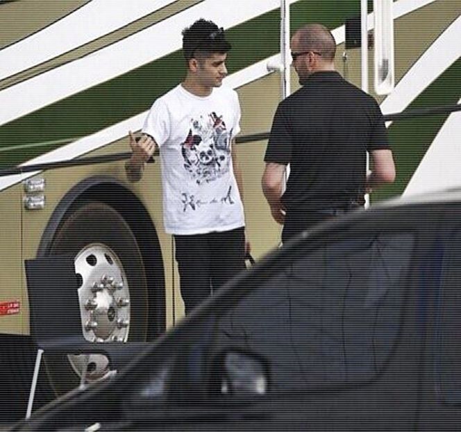 — Cât să exprime diverse stări şi reacţii. Rezistă până în clipa în care Emily îşi încheie cea - 02 Tender nights underneath us