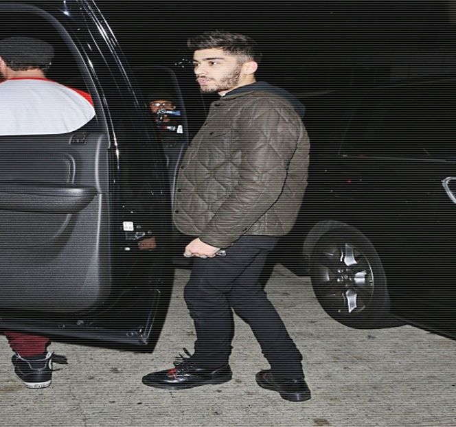 — Că, măi să fie, Dacre omule, chiar ai dat lovitura de data asta.” Automat îl priveşte pe - 02 Tender nights underneath us