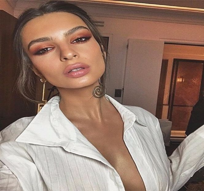 — Era şi ce reprezenta prezenţa feminină apărută în peisaj pentru Dacre, chiar dacă nu - 03 Kick senseless my defenses!