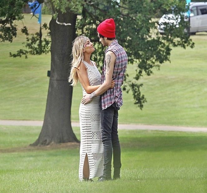 — Josephine a reprezentat mereu un impact uriaș pentru el, nu i-a oferit posibilitatea de a-și - 03 Kick senseless my defenses!