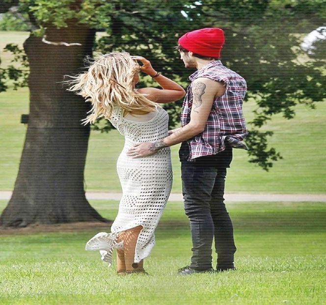 — Iubire pentru Josephine, însă faptul că ar putea fi de fapt îndrăgostit de aceasta, pe - 03 Kick senseless my defenses!