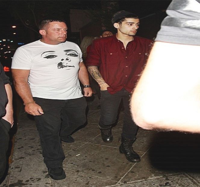 — Le urmează deschiderea propriei guri și trecerea limbii peste aceeași zonă, care, - 03 Kick senseless my defenses!