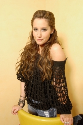 normal_010 - ashley tisdale sedinta foto 5