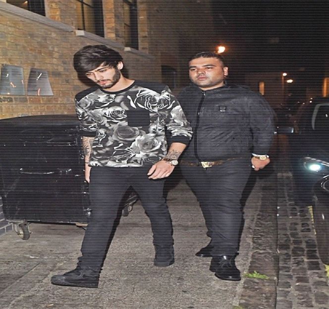 — Reacțiile acesteia, manifestate prin mișcări sau chiar sunete în conformitate cu momentul - 03 Kick senseless my defenses!