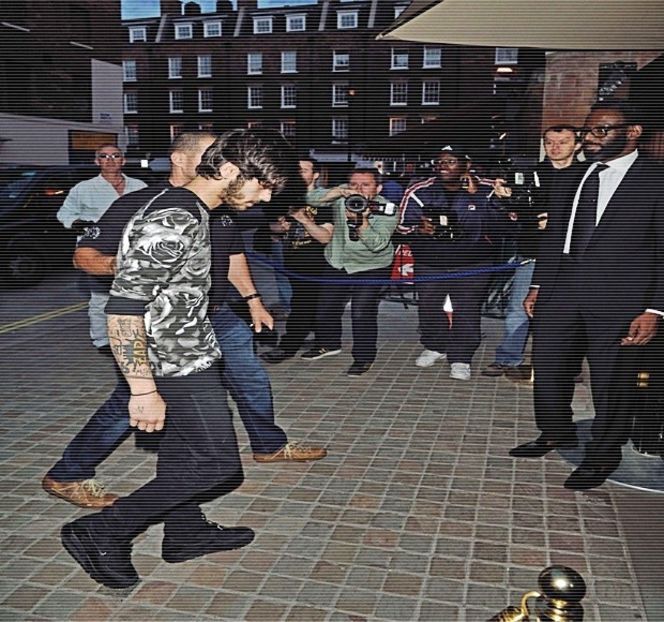 — Intenționată. Demonstrându-și vorbele, își înalță corpul cât să poată dobândi susținerea - 03 Kick senseless my defenses!