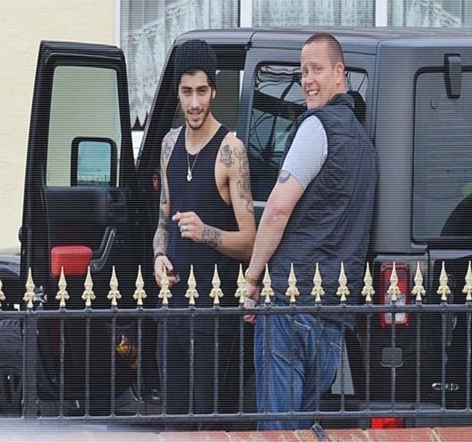 — Întâmplarea care în urma respectivelor săruturi existente în număr evident, îi produce - 03 Kick senseless my defenses!