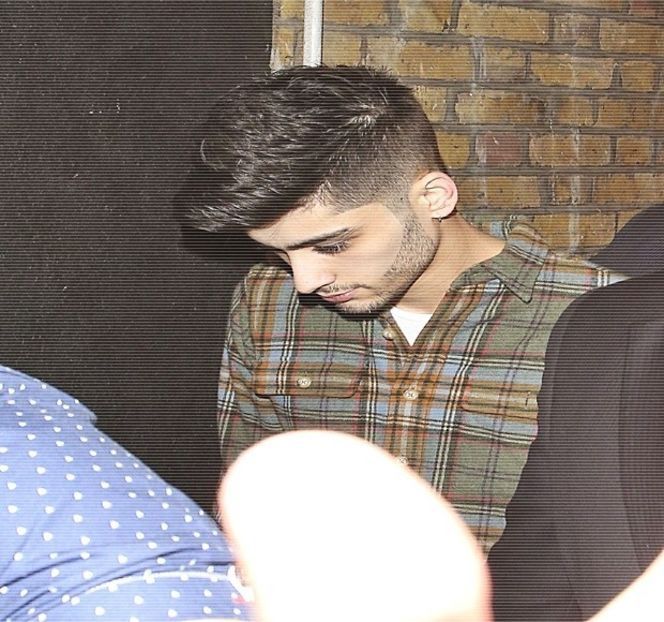 — Așa fel încât să și-l coboare printre corpurile lor, pipâindu-i pe parcursul mersului o linie - 03 Kick senseless my defenses!