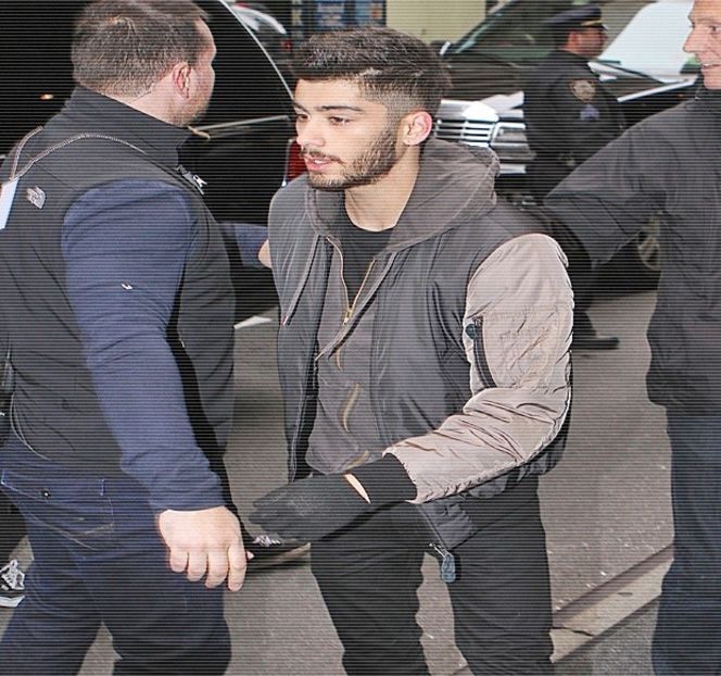 — Prin intermediul ambelor palme printre marginea chiloților ei pe care îi trage treptat în jos - 03 Kick senseless my defenses!