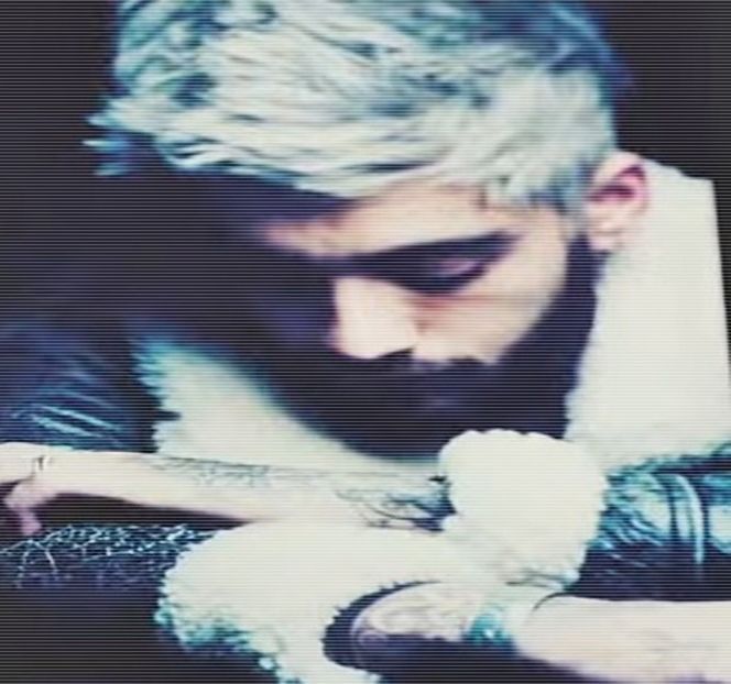 — Iar deși mișcările își reiau din rapiditate, buza inferioară decide a și-o prinde, urmând - 03 Kick senseless my defenses!