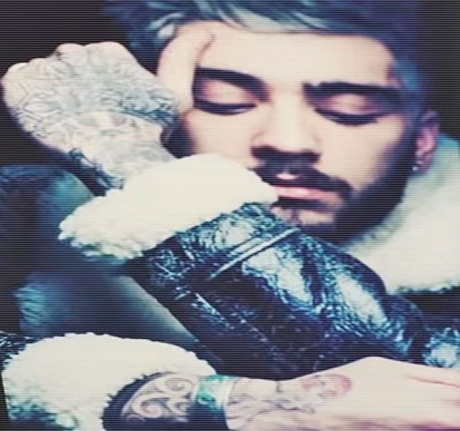 — Gemete, mici și înfundate, dar care exprimau în tonalitate satisfacția pe care aceasta i-o - 03 Kick senseless my defenses!