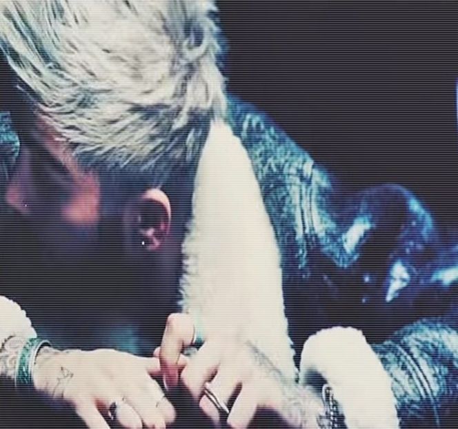 — Parcurge același drum până ce, concomitent cu cele două acțiuni încă în desfășurare, atât - 03 Kick senseless my defenses!