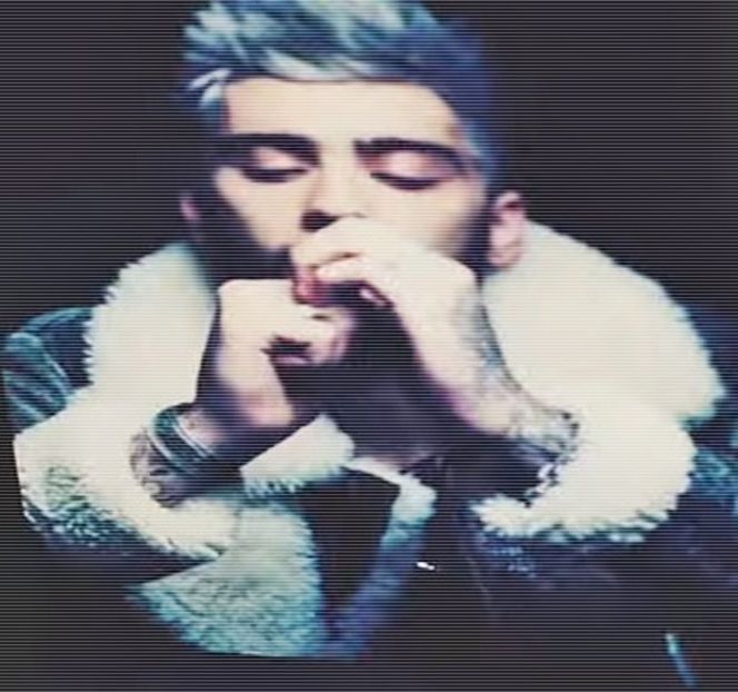 — Și bun de admirat, pe când capul și-l înclină într-o parte laterală iar buzele sale prind - 03 Kick senseless my defenses!