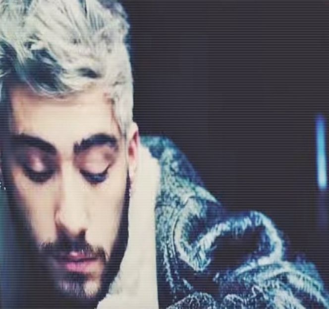 — Drept peste care, neezitant, depune aceleași săruturi umede, dar surprinzător, tandre. Ceea - 03 Kick senseless my defenses!