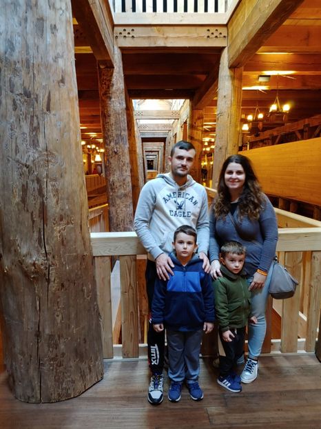 1027191401a - CONTACT-despre mine