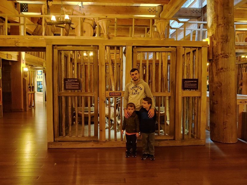 1027191248b_HDR - CONTACT-despre mine