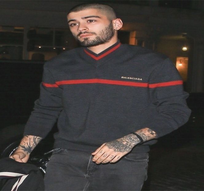 — Primite. Percepe din nou același lucru, însă de această dată, deși până în prezent trăia cu - 04 Catching stardust in the light