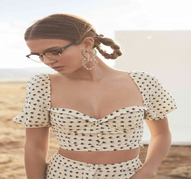 — în clipa în care asimilează și ultimul cuvânt al “romanului” primit, trezindu-se la - 04 Catching stardust in the light