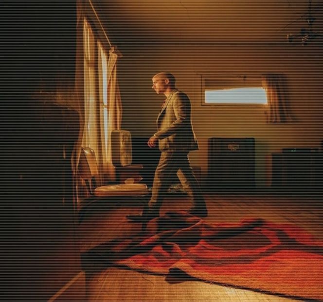 — Plin pe a ei, maxilarul dobândind o încordare prin care își exprimă astfel sentimentului ce îl - 04 Catching stardust in the light