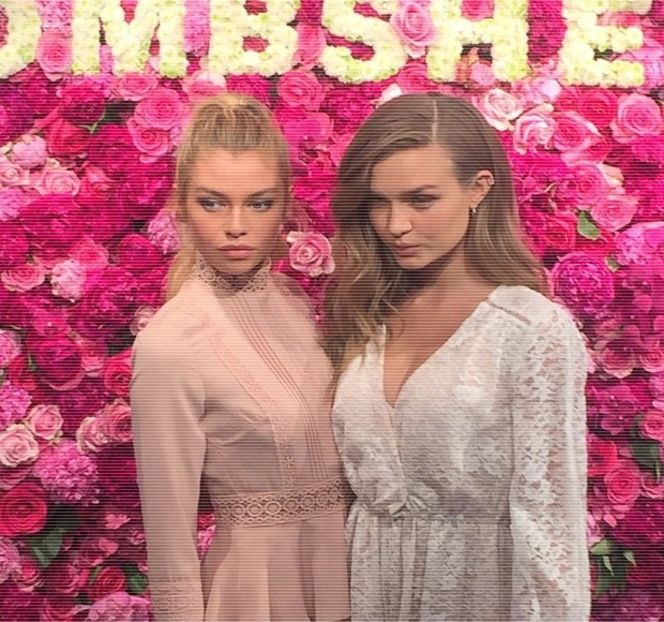 — Auditivă îndreptându-se în totalitate asupra vorbelor sale. Ceea ce însă o calcă cu adevă- - 04 Catching stardust in the light